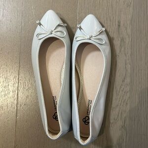 Women Flats
Light blue